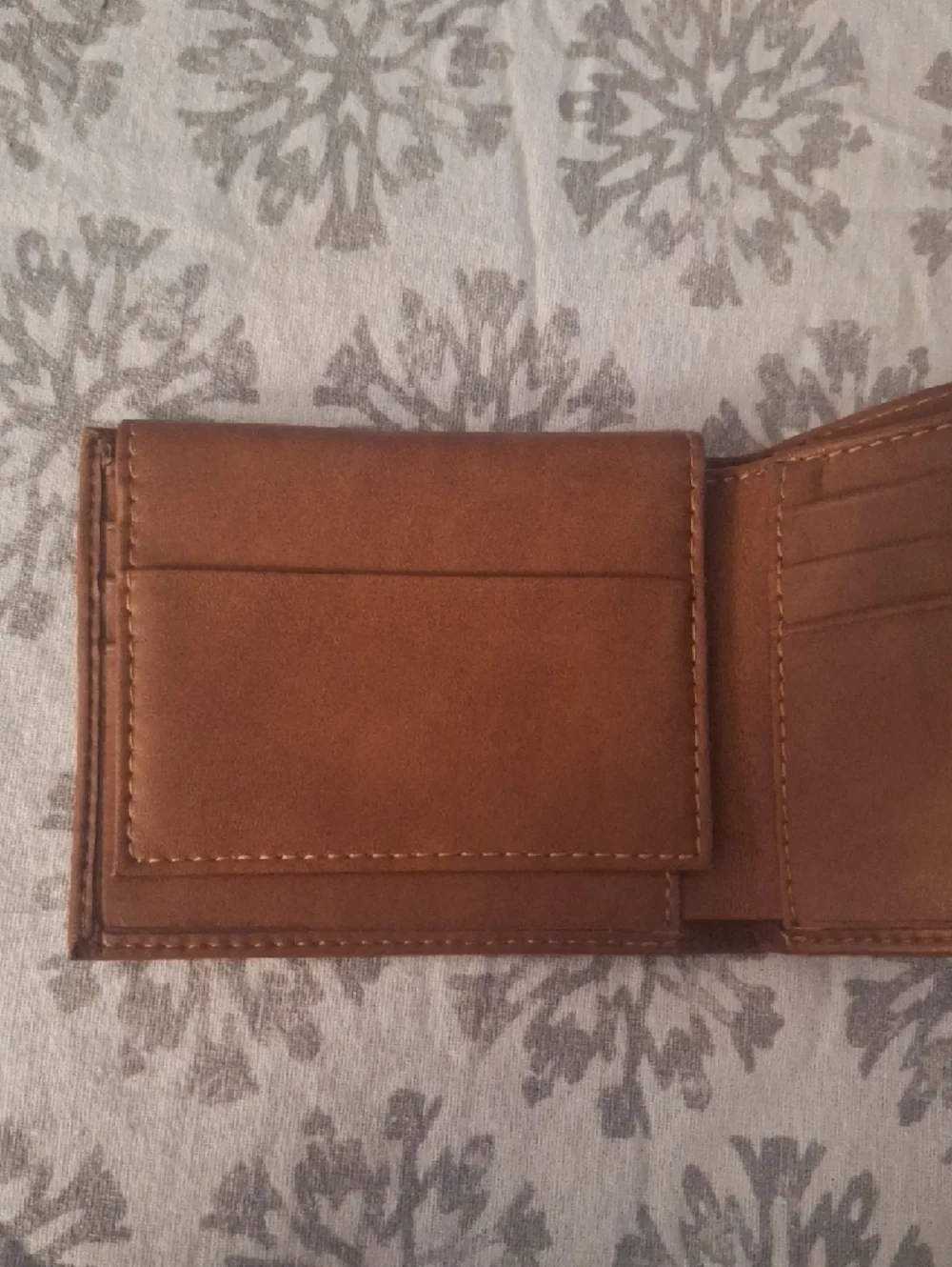 Dockers Brown Leather Bifold Wallet with Contrast Stitching